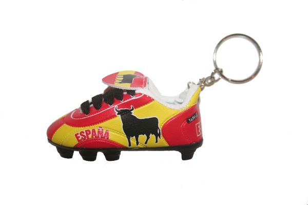 ESPANA SPAIN RED YELLOW SHOE CLEAT KEYCHAIN .. NEW AND IN A PACKAGE