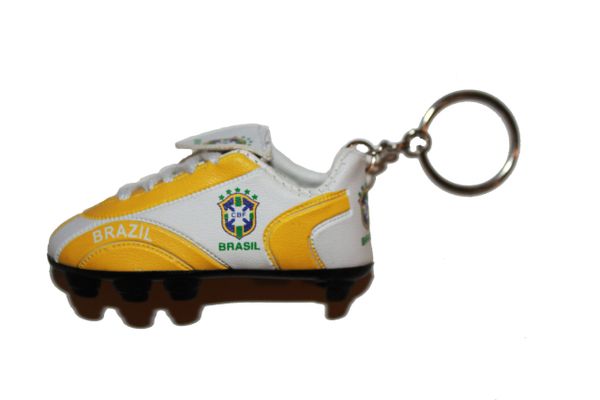 BRASIL 5 STARS CBF LOGO FIFA SOCCER WORLD CUP SHOE CLEAT KEYCHAIN .. NEW AND IN A PACKAGE
