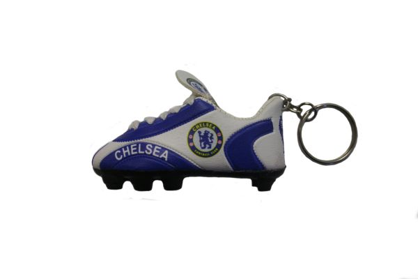 CHELSEA LOGO SOCCER SHOE CLEAT KEYCHAIN .. NEW AND IN A PACKAGE