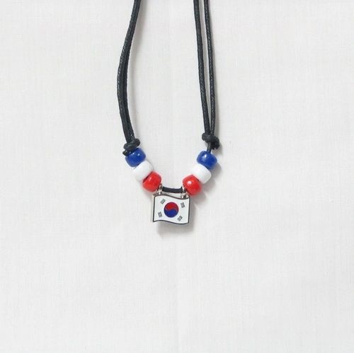 KOREA SOUTH COUNTRY FLAG SMALL METAL NECKLACE CHOKER .. NEW AND IN A PACKAGE