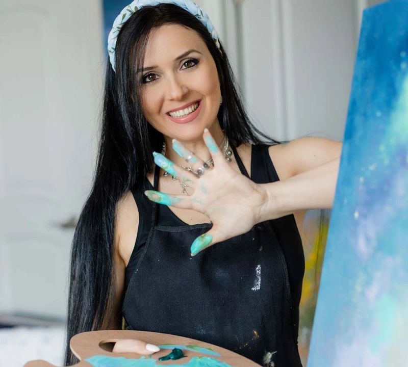 Naz-Toroyan-Toronto-Fine-Artist1__1_.jpg