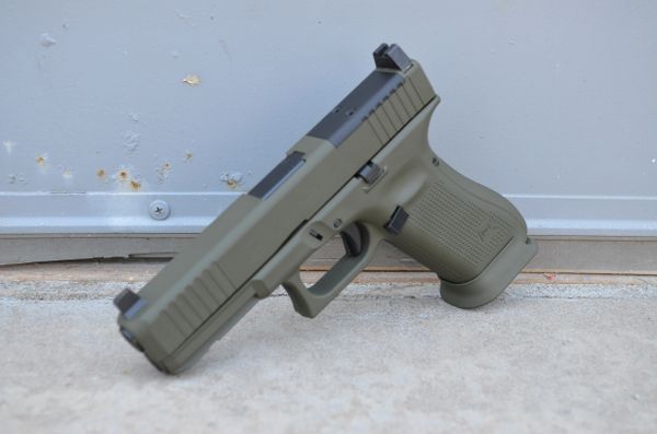 GLOCK 17 OD green •