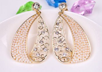 Rose Gold Hollow Pearl Earrings