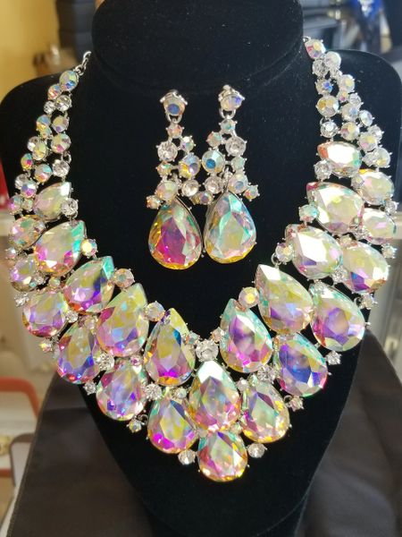 Queen Jewelry Crystal Teardrop Necklace Set