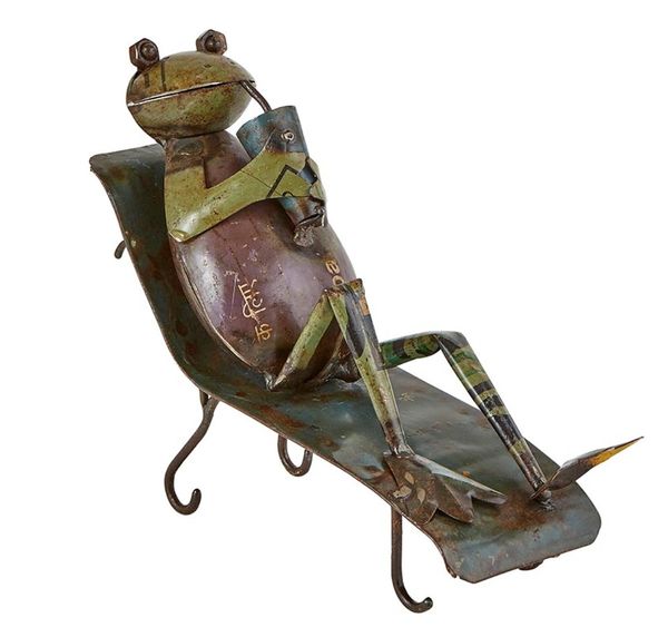 Relaxing Frog Art Statue