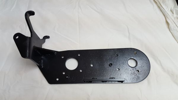 Engine mounting plate