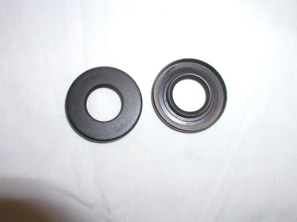 Crankshaft seal clutch side