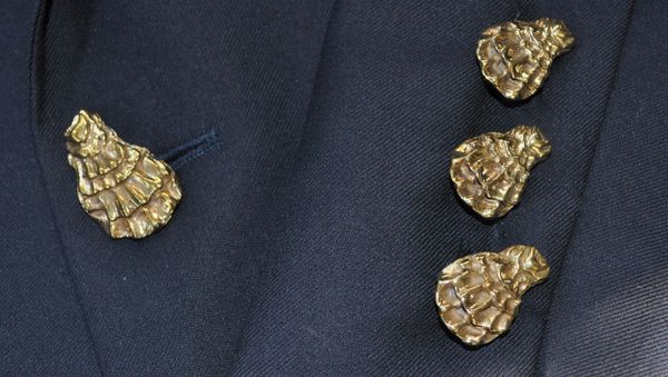 MAY RIVER OYSTER SHELL BLAZER BUTTONS