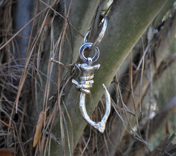 PRIMITIVE DEER BONE AND MARSH GRASS FISH HOOK KEY RING