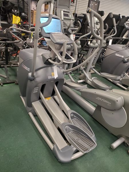 Octane Fitness Pro 3700 Classic Elliptical. REFURBISHED Fitness