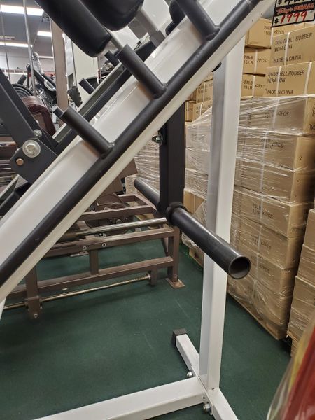 Parabody serious steel leg press sale