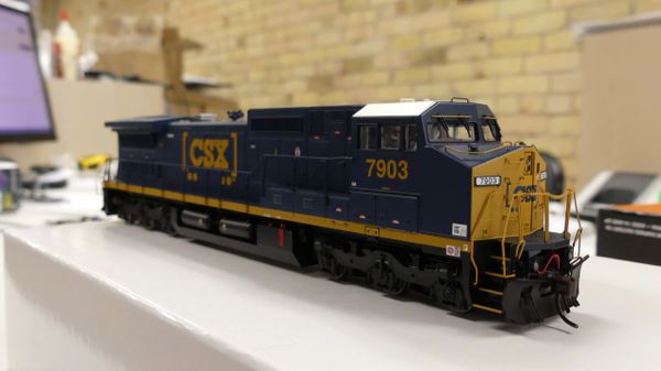 Atlas Ho Scale Dash8-40CW CSX DCC W/Sound