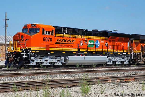 Scaletrains Rivet Counter Ho Scale ES44 BNSF (25th Anniversary Paint Scheme) DCC Ready