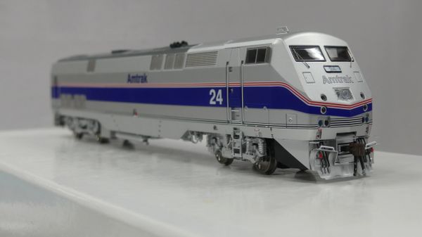 Athearn Genesis HO Scale P42DC Amtrak IV DCC & Sound