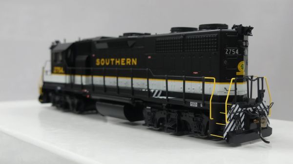 Rapido HO Scale EMD GP38 Southern (High Nose) DCC & Sound