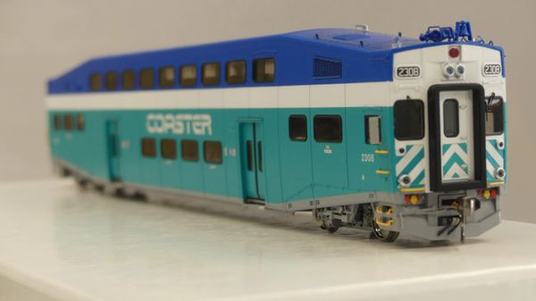 Rapido Ho Scale Bi Level Coaster Commuter Coach & Cab Car Set