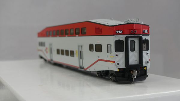 Rapido Ho Scale Bi Level Cal Train Commuter Coach & Cab Car Set