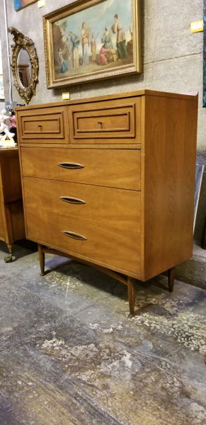 Broyhill Sculptra Tall Dresser Janakos Company