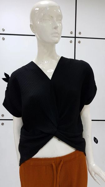 Black Bow Blouse (IDR 299.500)