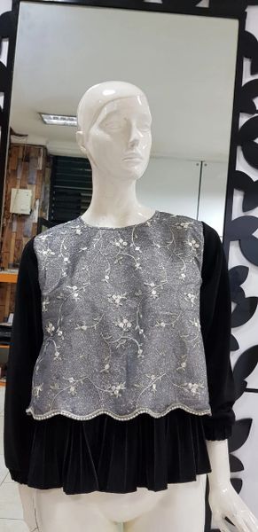 Gray Rosy On Black Blouse (IDR 329.500)