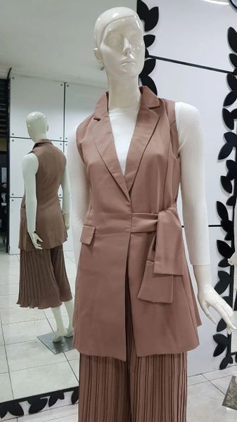 Brown Sleeveless Suit (IDR 379.500)