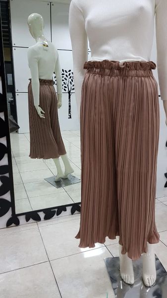 Brown Frilled Pants (IDR 329,500)