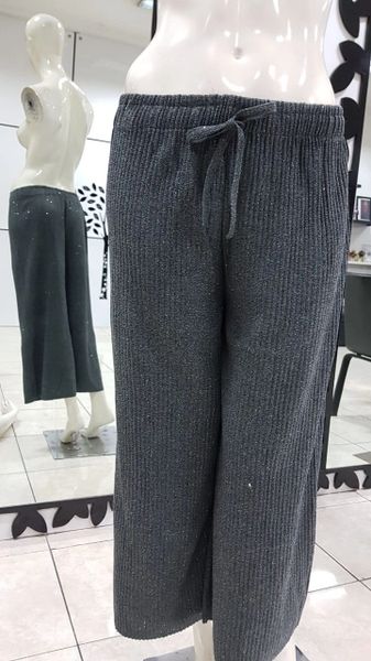 Knit Pants (IDR 399.500)