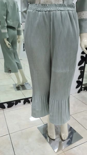 Fleesketch Pants with Unique Bottoms