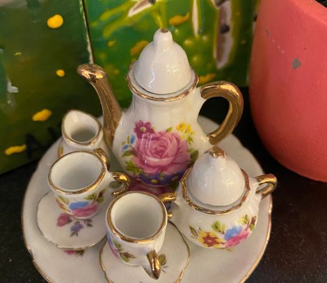 Miniature tea set (image credit: Audrey Burges)