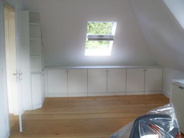 Einbaumöbel unter Dachschräge