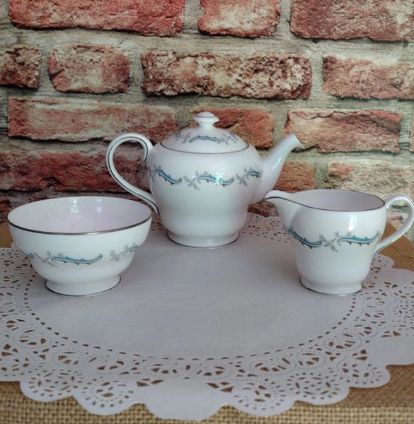 Vintage - Shelley Bone China - Teapot, Sugar & Creamer Set - Glamis Pattern #14118