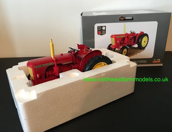 UNIVERSAL HOBBIES UH4997 DAVID BROWN 950 IMPLEMATIC TRACTOR 1959 1:16 SCALE 