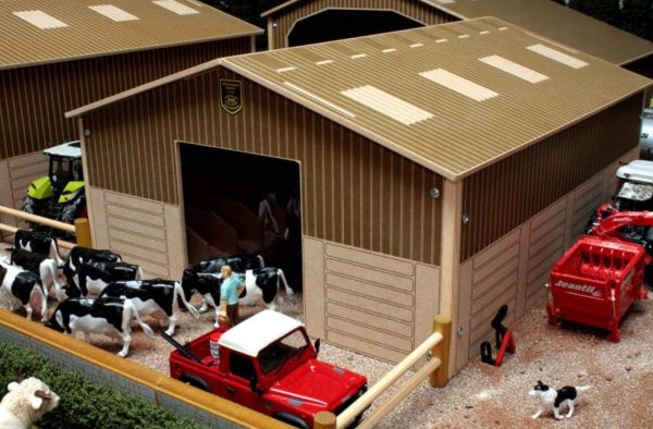 BRUSHWOOD TOYS 1:32 SCALE COW HOUSE BB9200