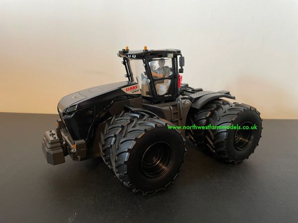 SIKU CONTROL 1:32 SCALE CLAAS XERION 5000 WITH DUAL WHEELS LIMITED EDITION  (REMOTE CONTROL)