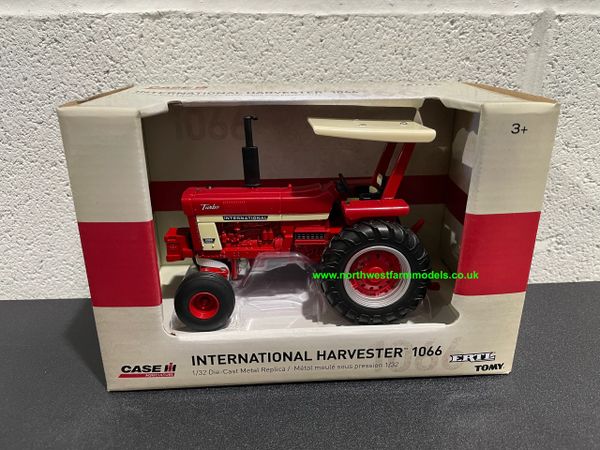 ERTL 14941 1:32 SCALE INTERNATIONAL HARVESTER 1066 WITH CANOPY