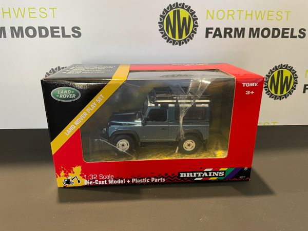 BRITAINS 43217 1:32 SCALE LAND ROVER DEFENDER WITH ROOF RACK
