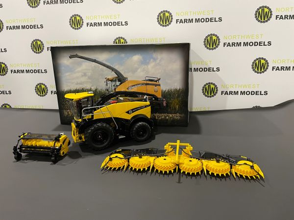 MARGE MODELS 1:32 SCALE NEW HOLLAND FR650 FORAGE HARVESTER WITH BLACK RIMS LIMITED EDITION