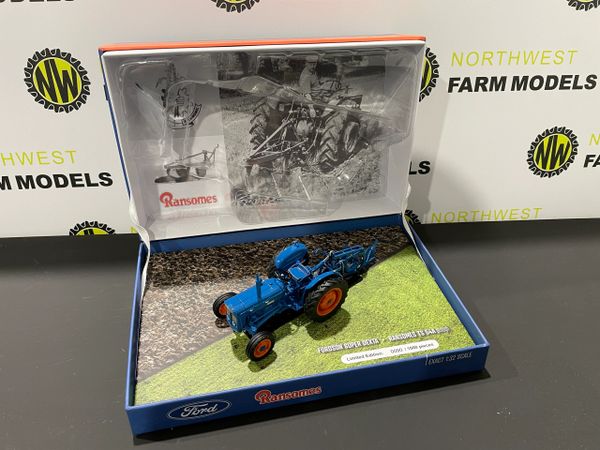 UNIVERSAL HOBBIES 6377 1:32 SCALE FORDSON SUPER DEXTA WITH RANSOMES PLOUGH