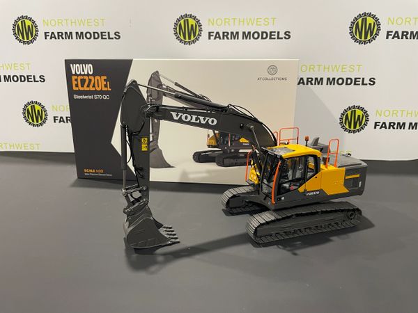 AT COLLECTIONS 1:32 SCALE VOLVO EC220E TRACKED EXCAVATOR