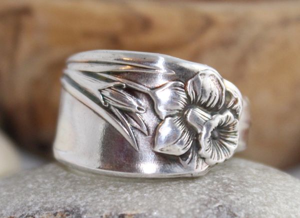 daffodil spoon ring