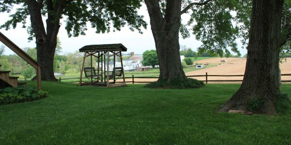 Smoketown Inn of Lancaster County pa is your 'home away from home'.  Surrounded by the beauty and tranquility of Amish farmland