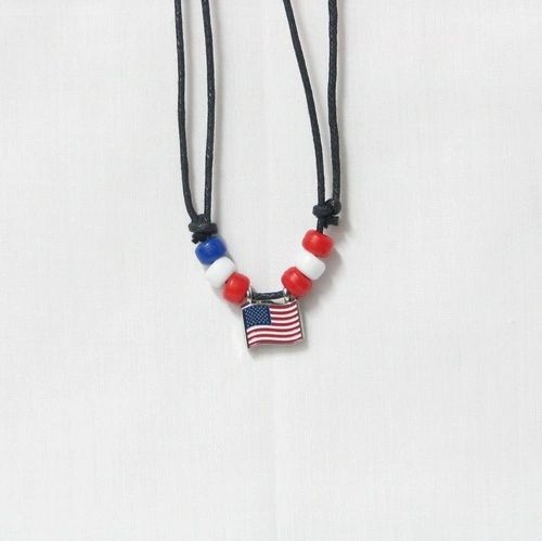 USA COUNTRY FLAG SMALL METAL NECKLACE CHOKER .. NEW AND IN A PACKAGE