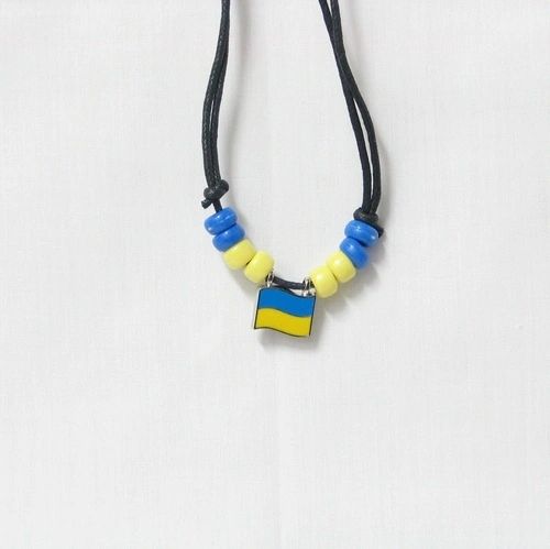 UKRAINE COUNTRY FLAG SMALL METAL NECKLACE CHOKER .. NEW AND IN A PACKAGE