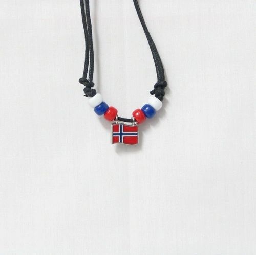 NORWAY COUNTRY FLAG SMALL METAL NECKLACE CHOKER .. NEW AND IN A PACKAGE