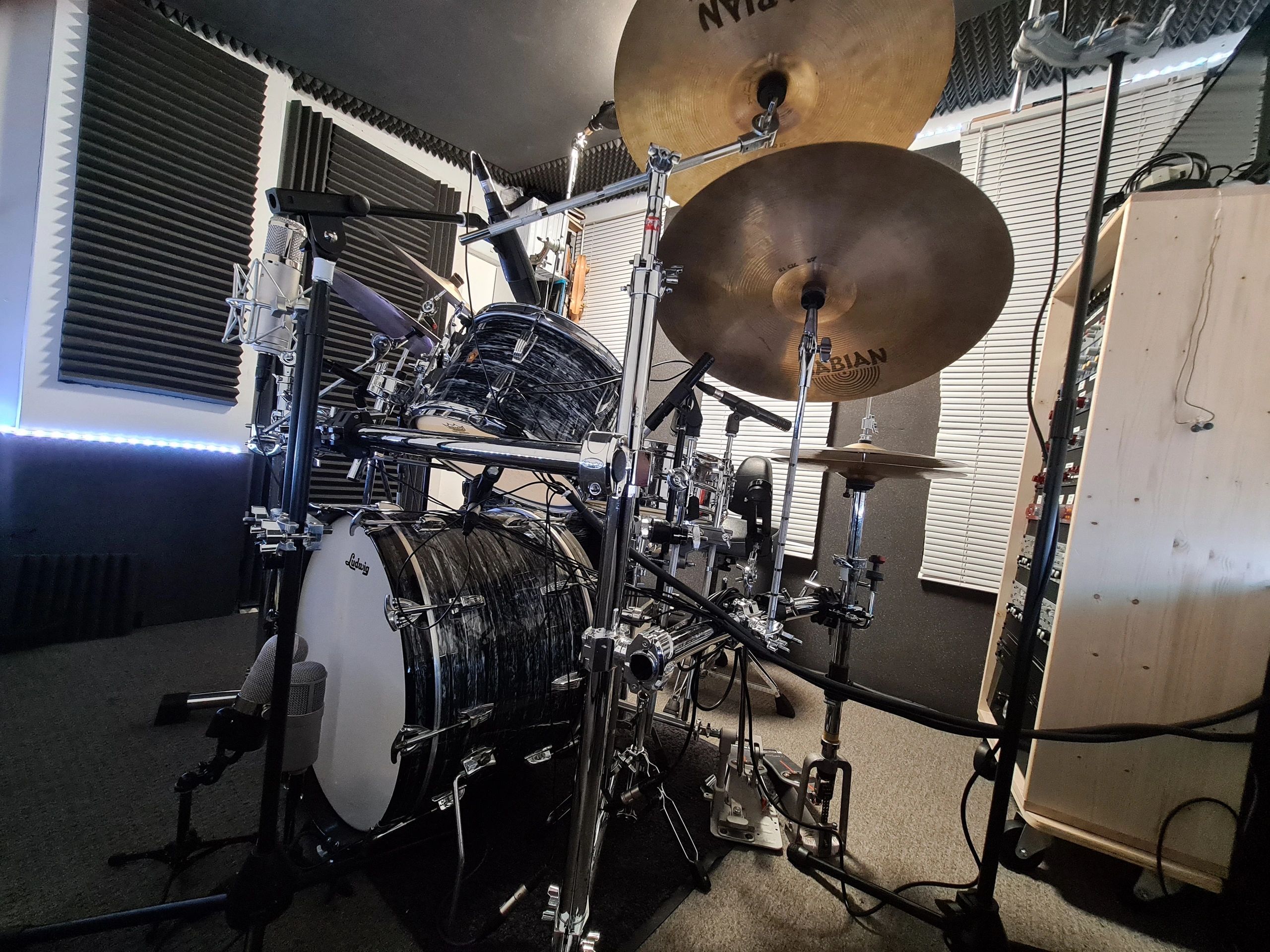 Articles Studio-Grade Microphone Set: Elevate Your Drum Recordings trending