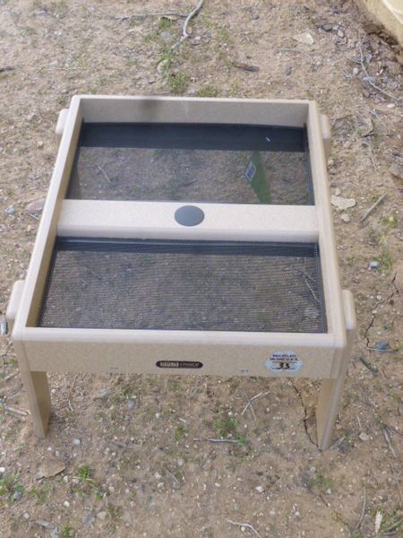 RECYCLED GROUND FEEDER TRAY