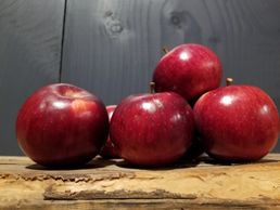 Empire apples, organic apples