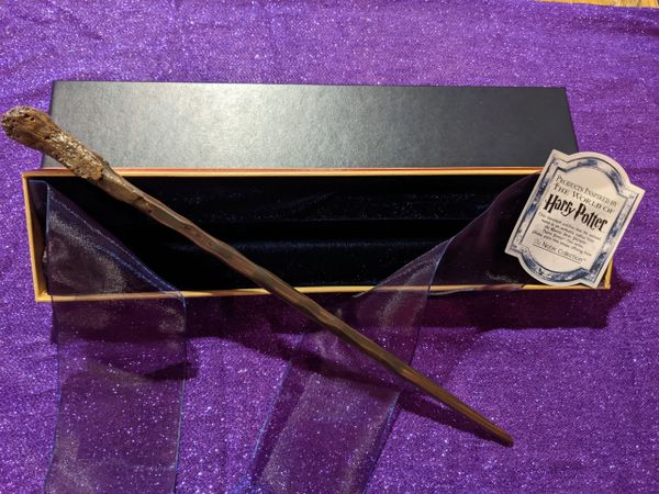 Ron Weasley Wand in Ollivanders Box