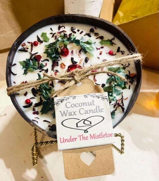 Under The Mistletoe Candle Gift Set