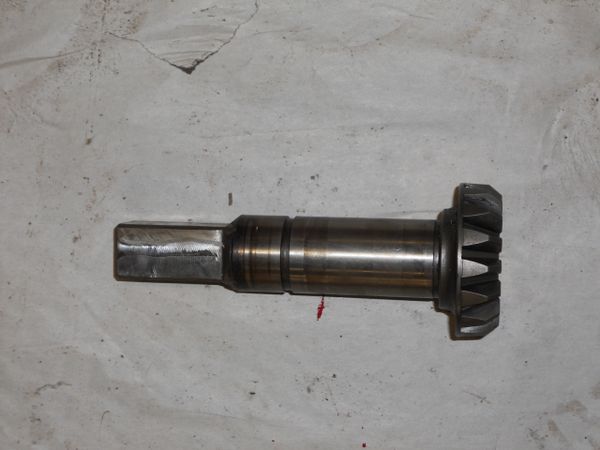 GFI1327073C3 Remanufactured Pinion Gear Stalk Roll Drive Assembly. Replaces OEM #1327073C3. Price includes $50 Core Charge which will be refunded when your old core is returned to us.